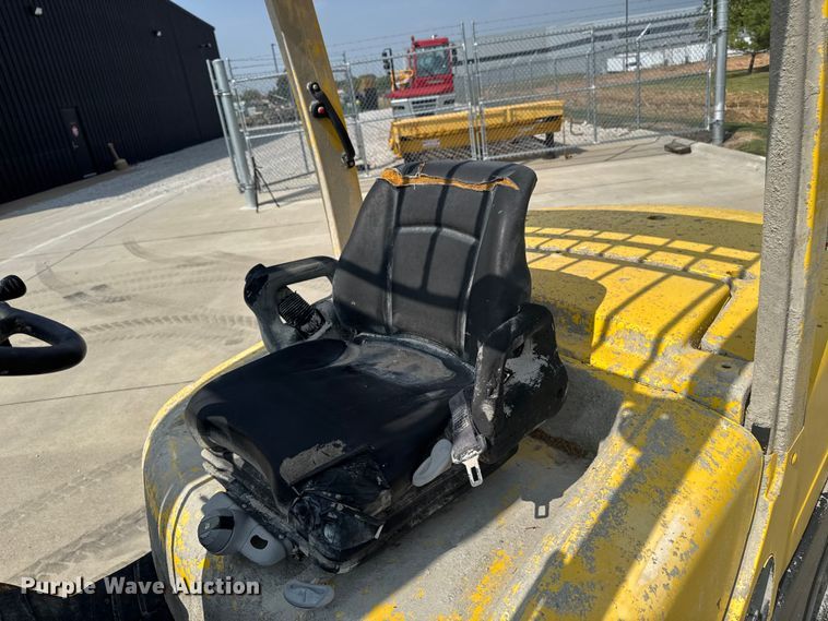 image for item EM2343 2013 Hyster H120FT forklift