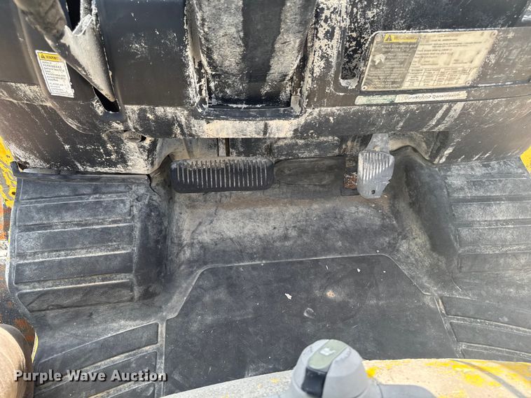 image for item EM2343 2013 Hyster H120FT forklift