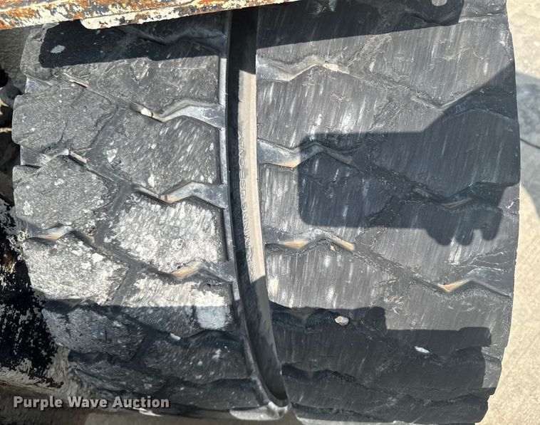 image for item EM2343 2013 Hyster H120FT forklift