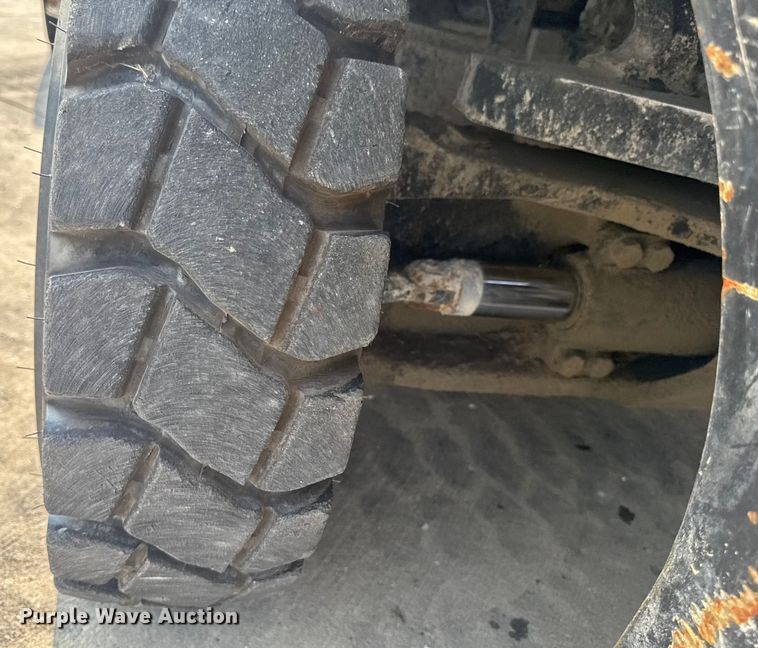 image for item EM2343 2013 Hyster H120FT forklift