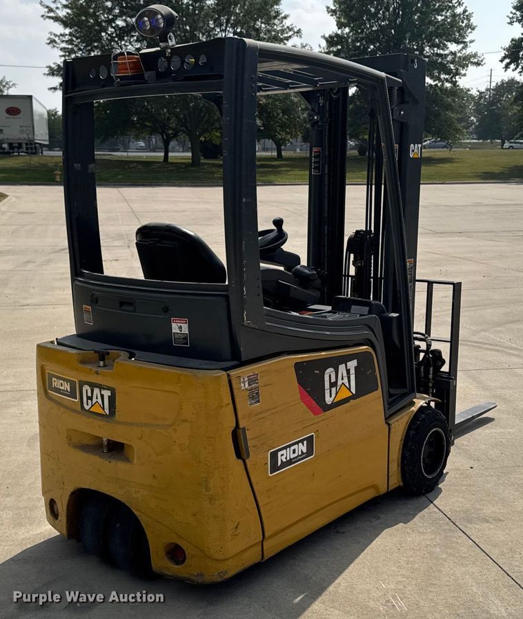 MONTACARGAS ELéCTRICO CATERPILLAR 2ET4000