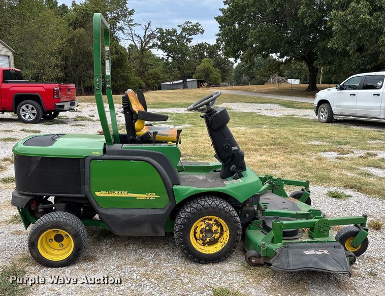image for item EN5563 John Deere 1435 Series II 4WD lawn mower