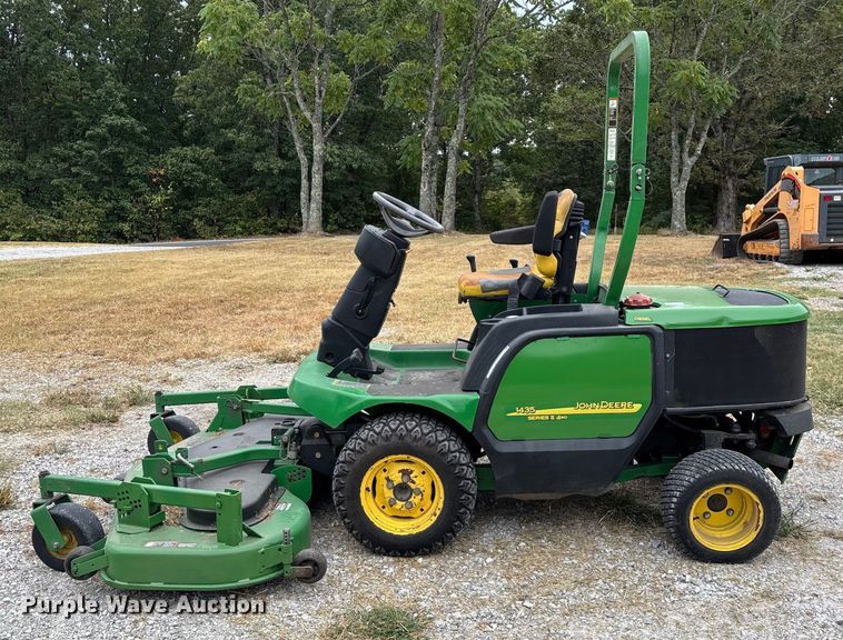 image for item EN5563 John Deere 1435 Series II 4WD lawn mower