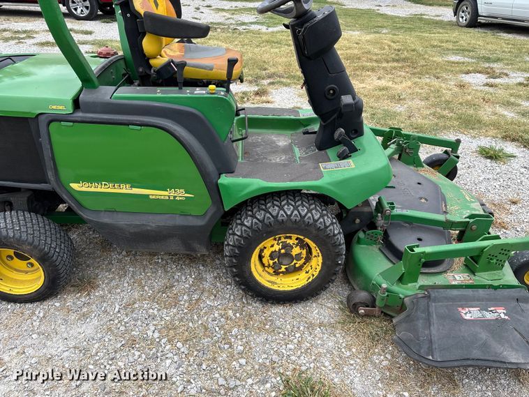 image for item EN5563 John Deere 1435 Series II 4WD lawn mower