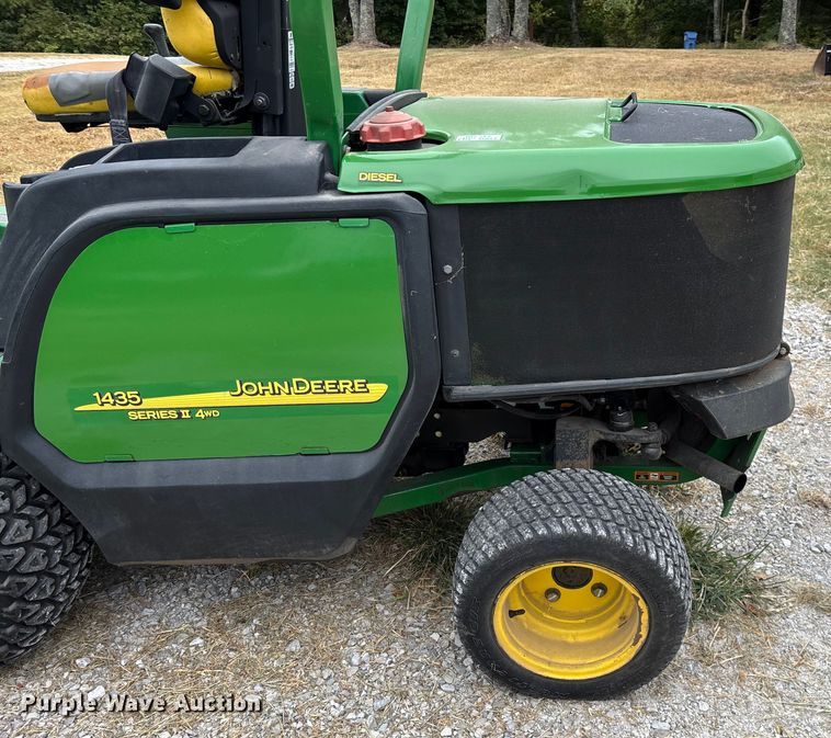 image for item EN5563 John Deere 1435 Series II 4WD lawn mower