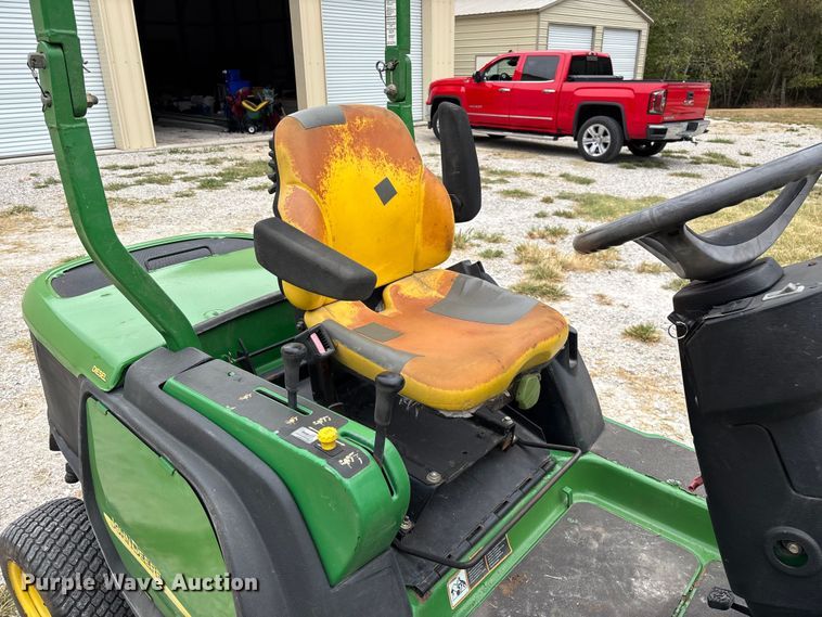 image for item EN5563 John Deere 1435 Series II 4WD lawn mower