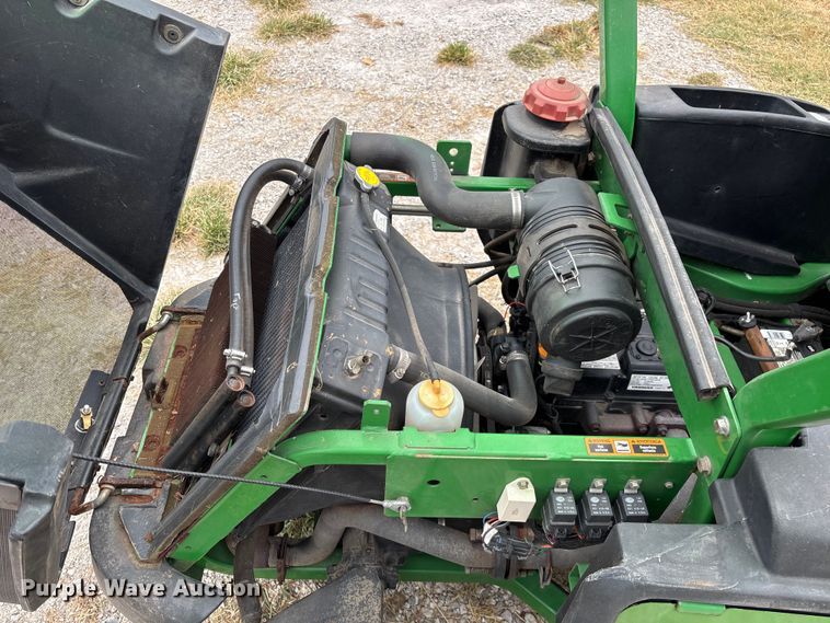 image for item EN5563 John Deere 1435 Series II 4WD lawn mower