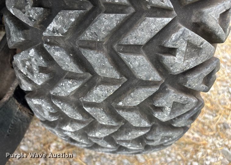 image for item EN5563 John Deere 1435 Series II 4WD lawn mower