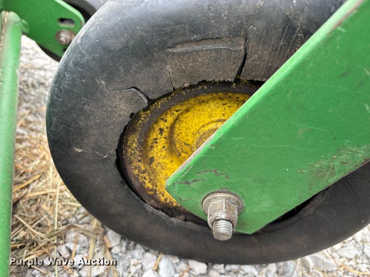 image for item EN5563 John Deere 1435 Series II 4WD lawn mower