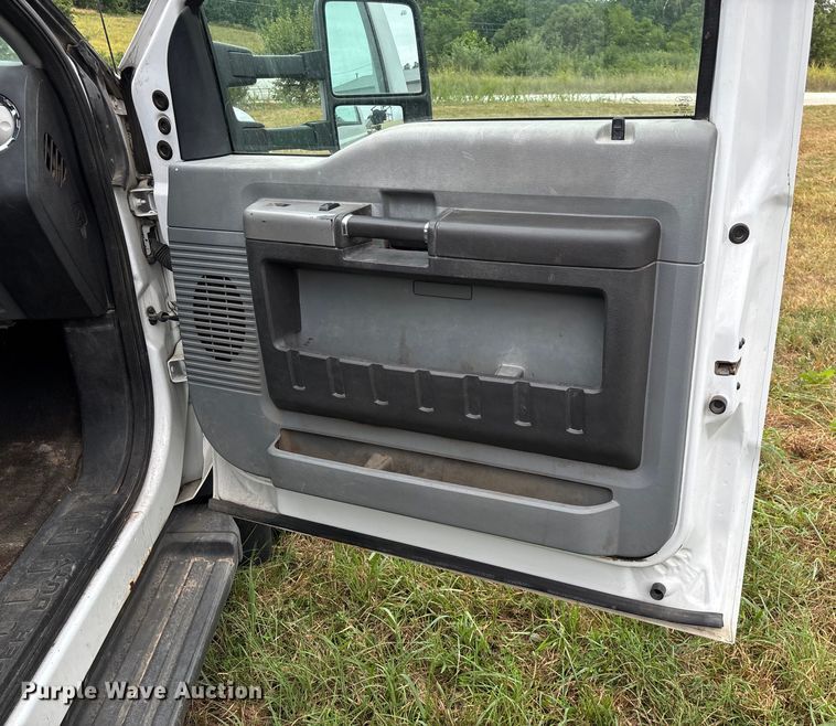 image for item EN5569 2013 Ford F550 dump flatbed truck