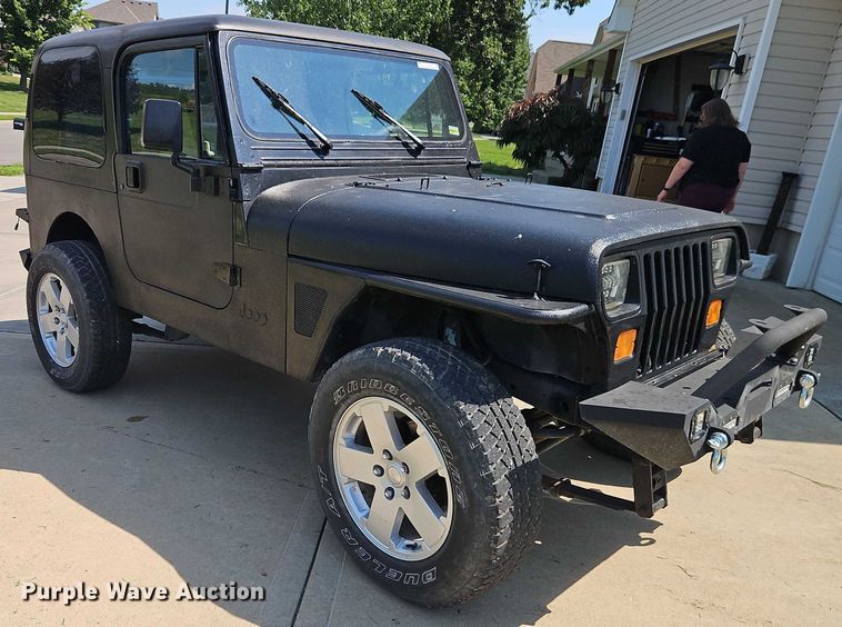 image for item EO4608 1994 Jeep Wrangler S SUV