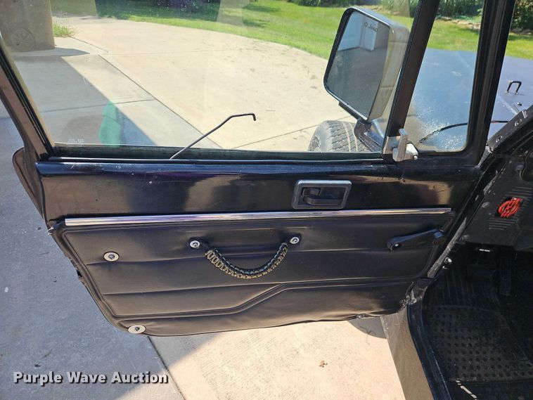 image for item EO4608 1994 Jeep Wrangler S SUV