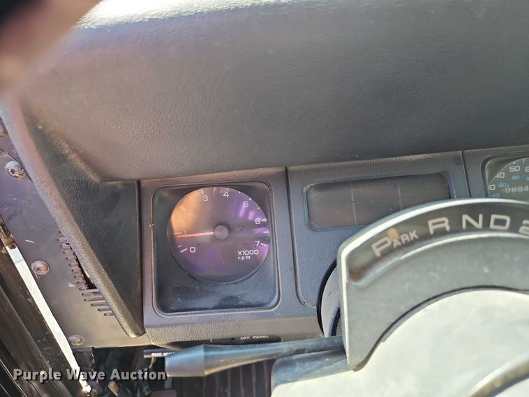 image for item EO4608 1994 Jeep Wrangler S SUV