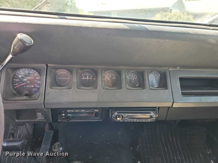 image for item EO4608 1994 Jeep Wrangler S SUV