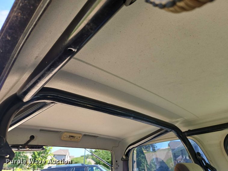 image for item EO4608 1994 Jeep Wrangler S SUV