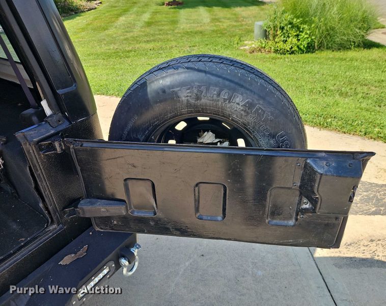 image for item EO4608 1994 Jeep Wrangler S SUV