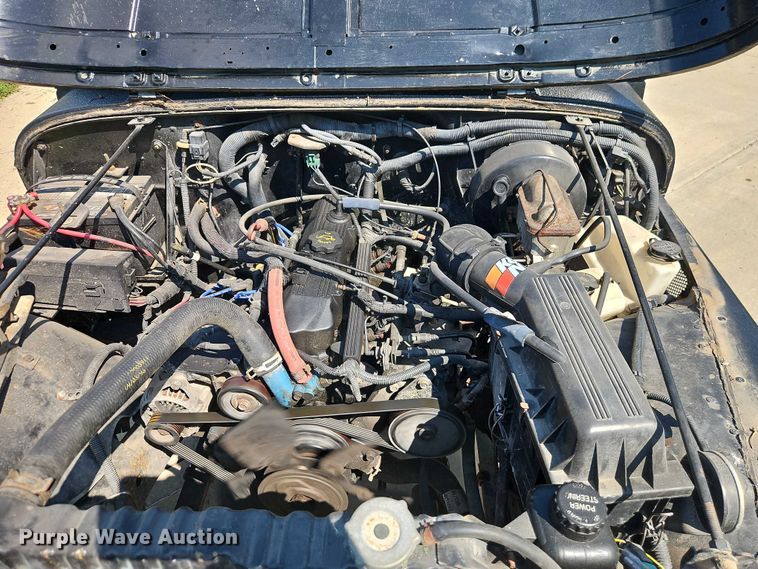 image for item EO4608 1994 Jeep Wrangler S SUV