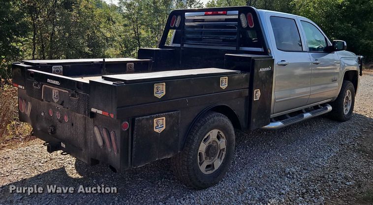image for item EO4646 2017 Chevrolet Silverado 2500HD Crew Cab flatbed pickup truck