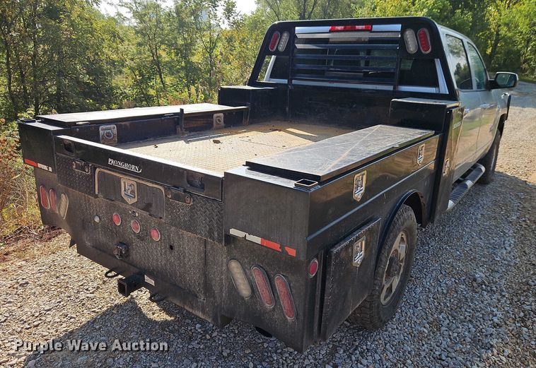 image for item EO4646 2017 Chevrolet Silverado 2500HD Crew Cab flatbed pickup truck