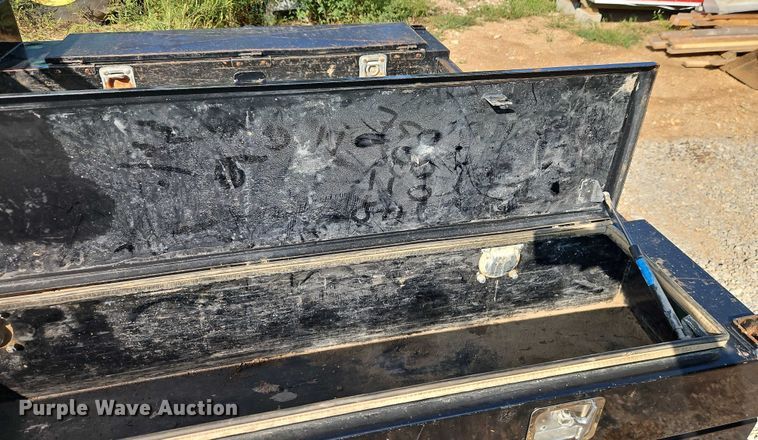 image for item EO4646 2017 Chevrolet Silverado 2500HD Crew Cab flatbed pickup truck