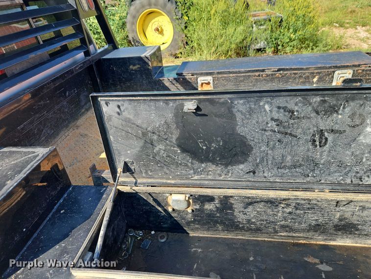 image for item EO4646 2017 Chevrolet Silverado 2500HD Crew Cab flatbed pickup truck