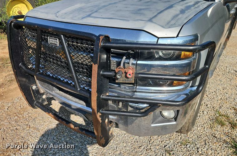 image for item EO4646 2017 Chevrolet Silverado 2500HD Crew Cab flatbed pickup truck
