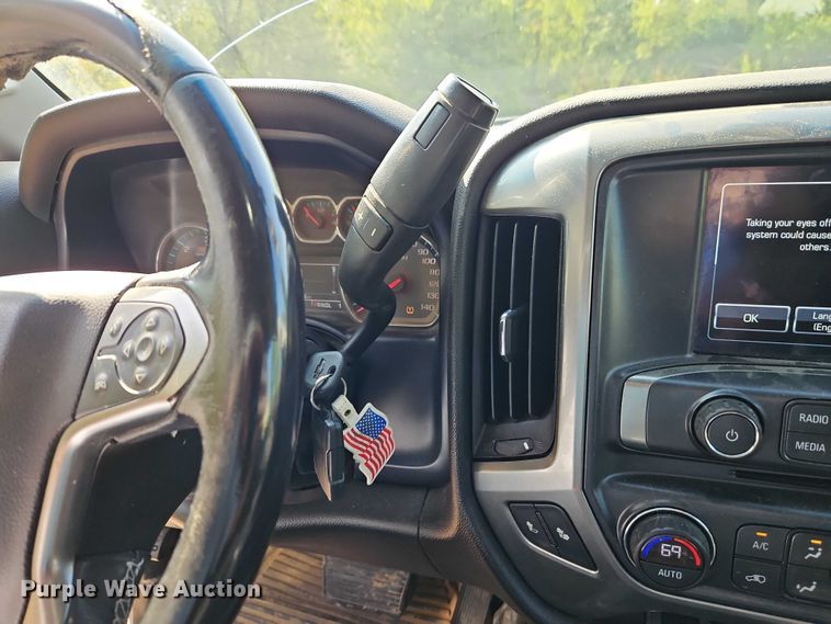 image for item EO4646 2017 Chevrolet Silverado 2500HD Crew Cab flatbed pickup truck