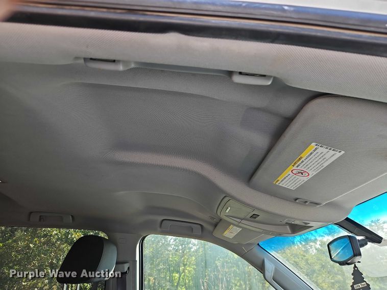 image for item EO4646 2017 Chevrolet Silverado 2500HD Crew Cab flatbed pickup truck