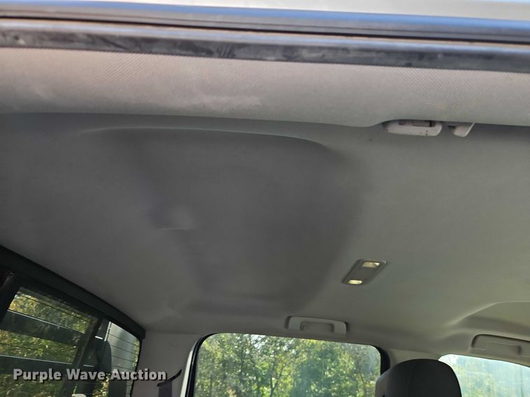 image for item EO4646 2017 Chevrolet Silverado 2500HD Crew Cab flatbed pickup truck