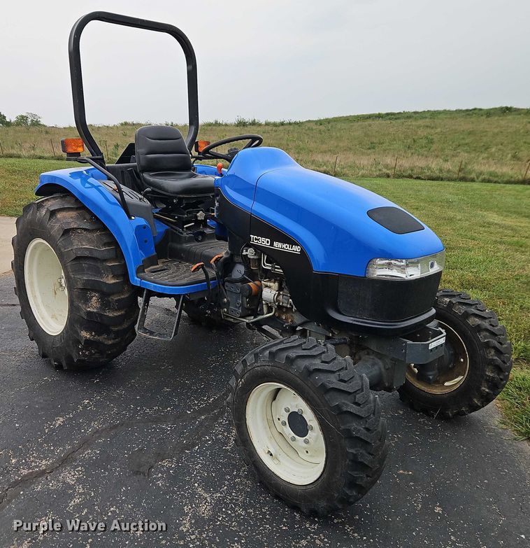 image for item EO4648 New Holland TC35D MFWD tractor