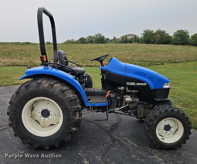 image for item EO4648 New Holland TC35D MFWD tractor