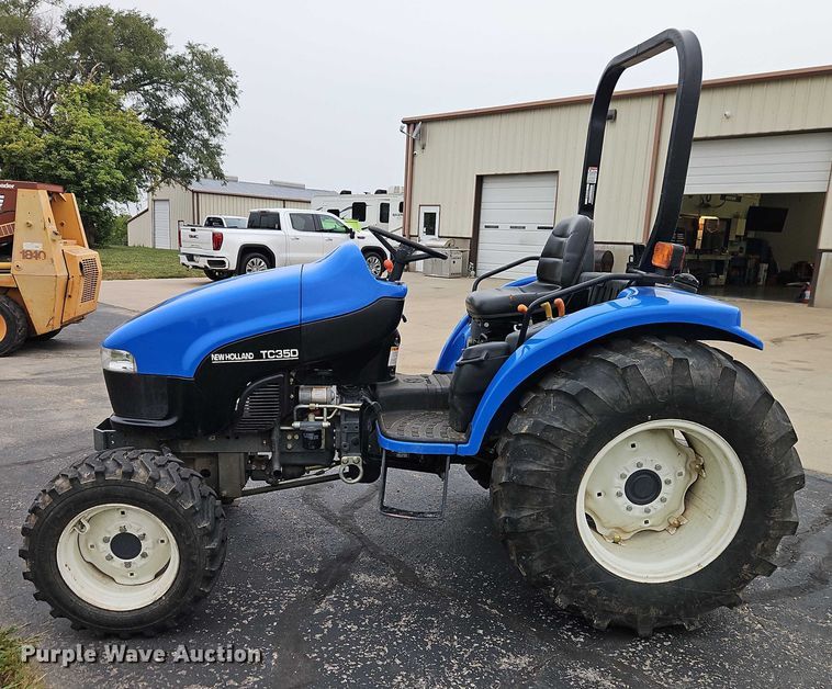 image for item EO4648 New Holland TC35D MFWD tractor
