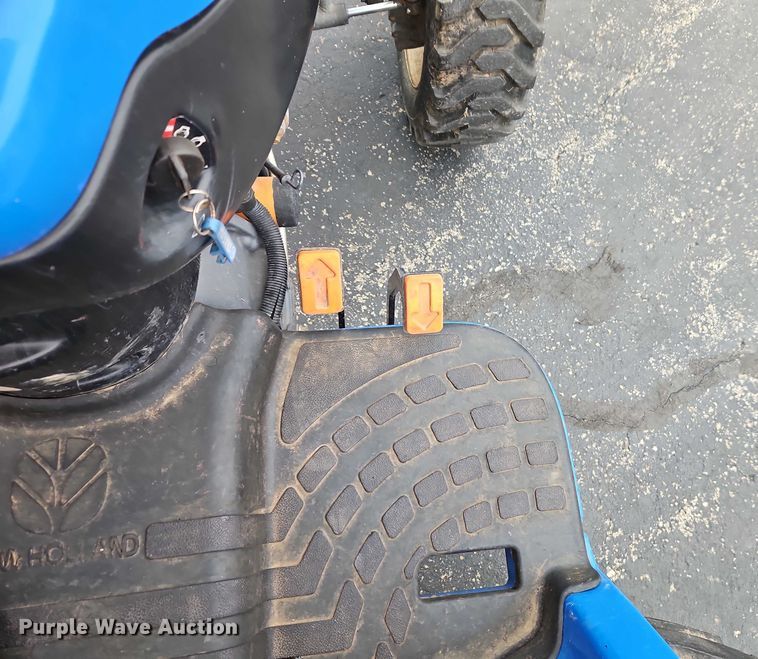 image for item EO4648 New Holland TC35D MFWD tractor