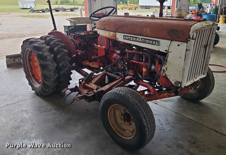 image for item EO4651 International 404 tractor