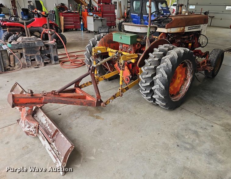 image for item EO4651 International 404 tractor