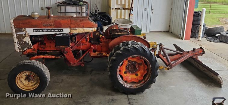 image for item EO4651 International 404 tractor