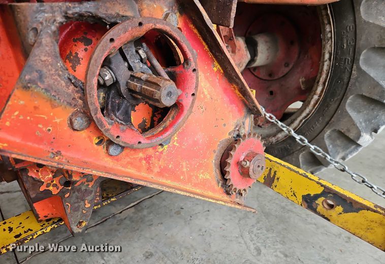 image for item EO4651 International 404 tractor