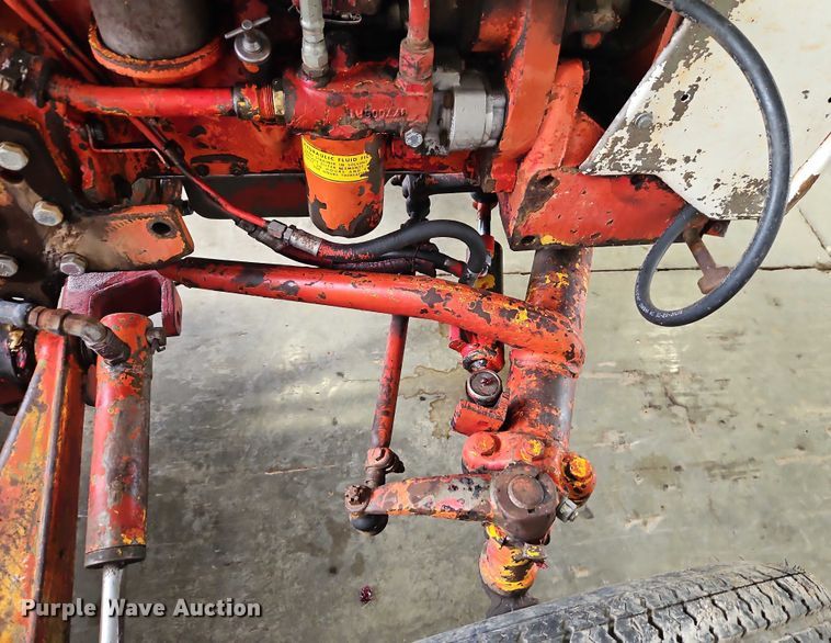 image for item EO4651 International 404 tractor