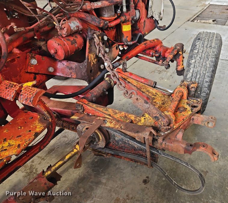 image for item EO4651 International 404 tractor