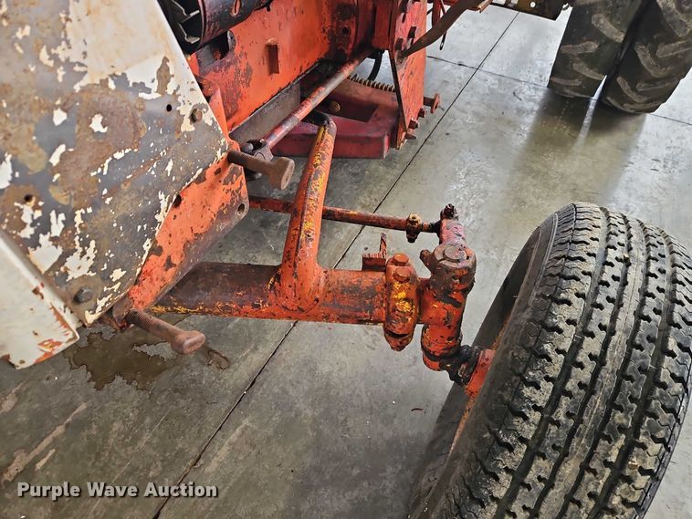 image for item EO4651 International 404 tractor