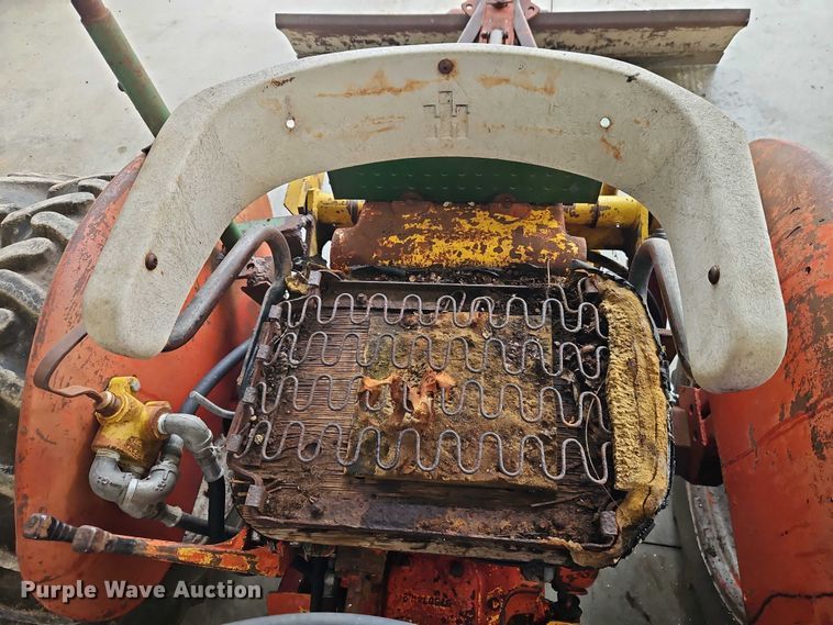 image for item EO4651 International 404 tractor