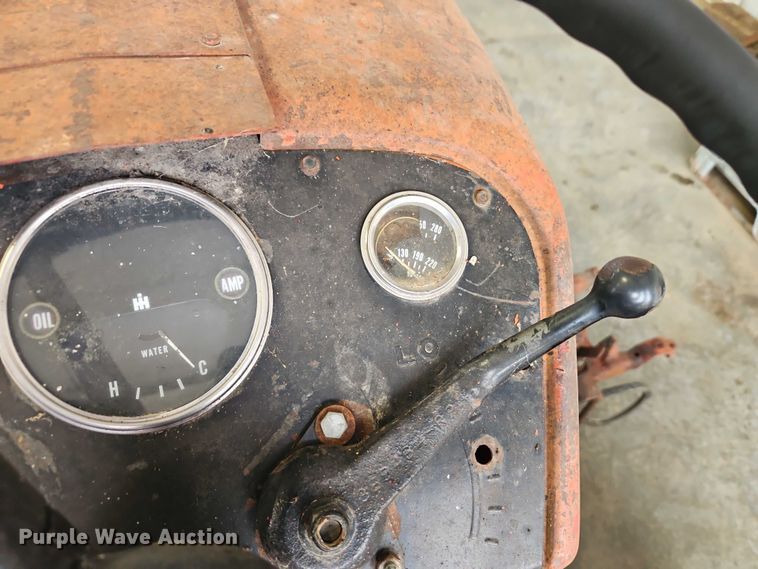 image for item EO4651 International 404 tractor