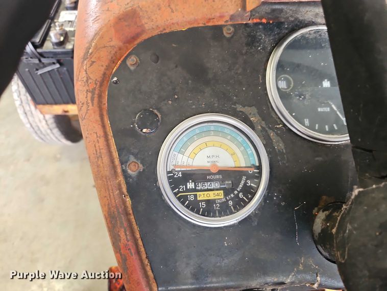 image for item EO4651 International 404 tractor