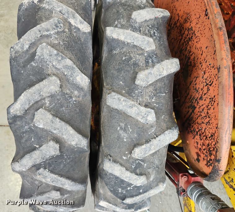 image for item EO4651 International 404 tractor