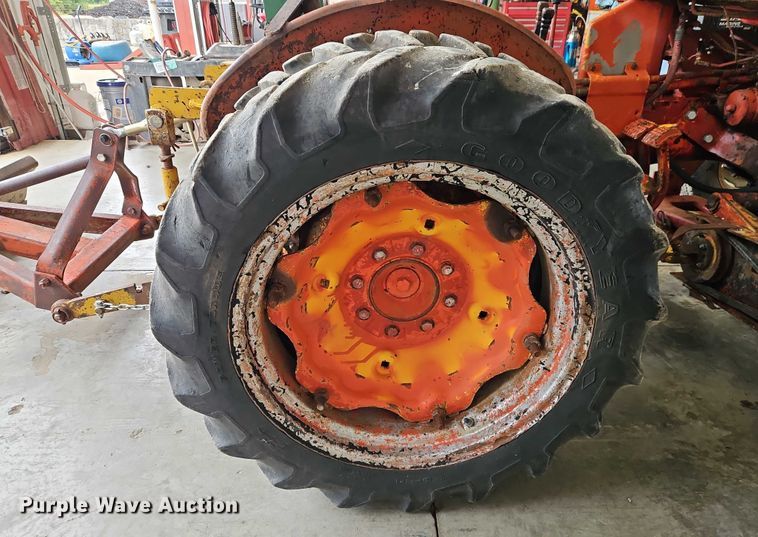 image for item EO4651 International 404 tractor