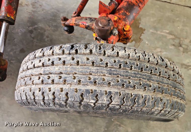 image for item EO4651 International 404 tractor