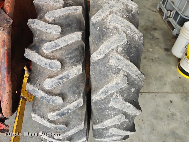 image for item EO4651 International 404 tractor