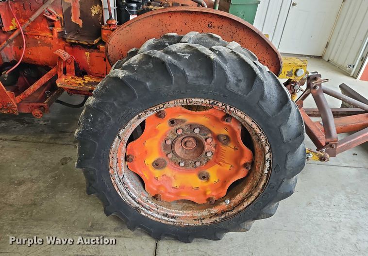 image for item EO4651 International 404 tractor