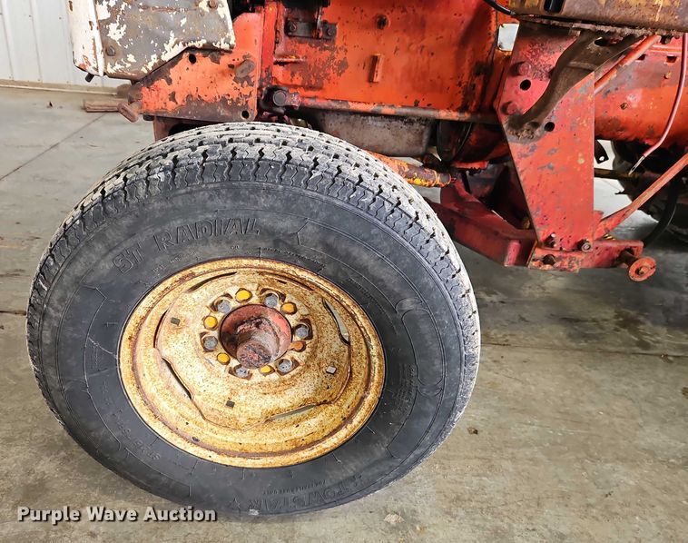 image for item EO4651 International 404 tractor