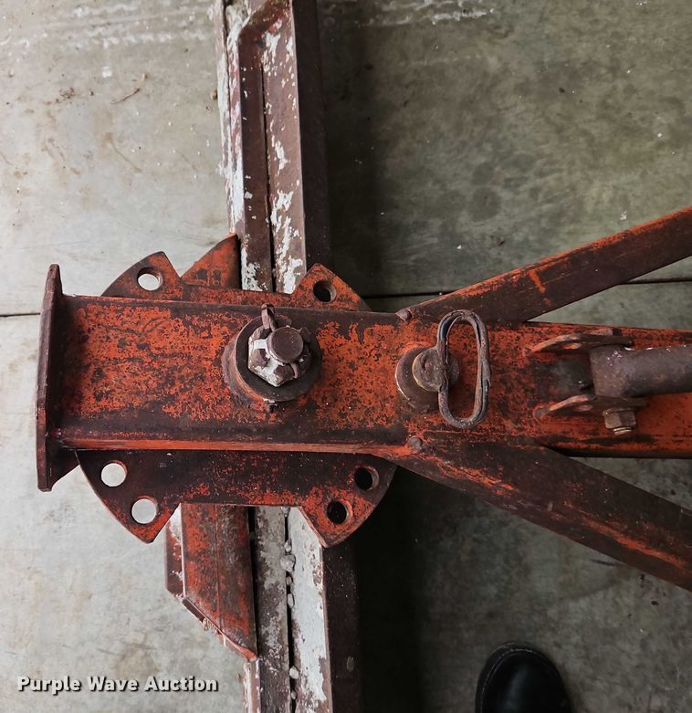 image for item EO4651 International 404 tractor